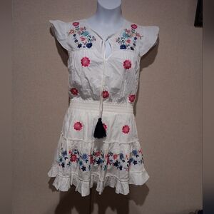 Guadalupe Cute  White Dress with Floral Embroidery Size L New